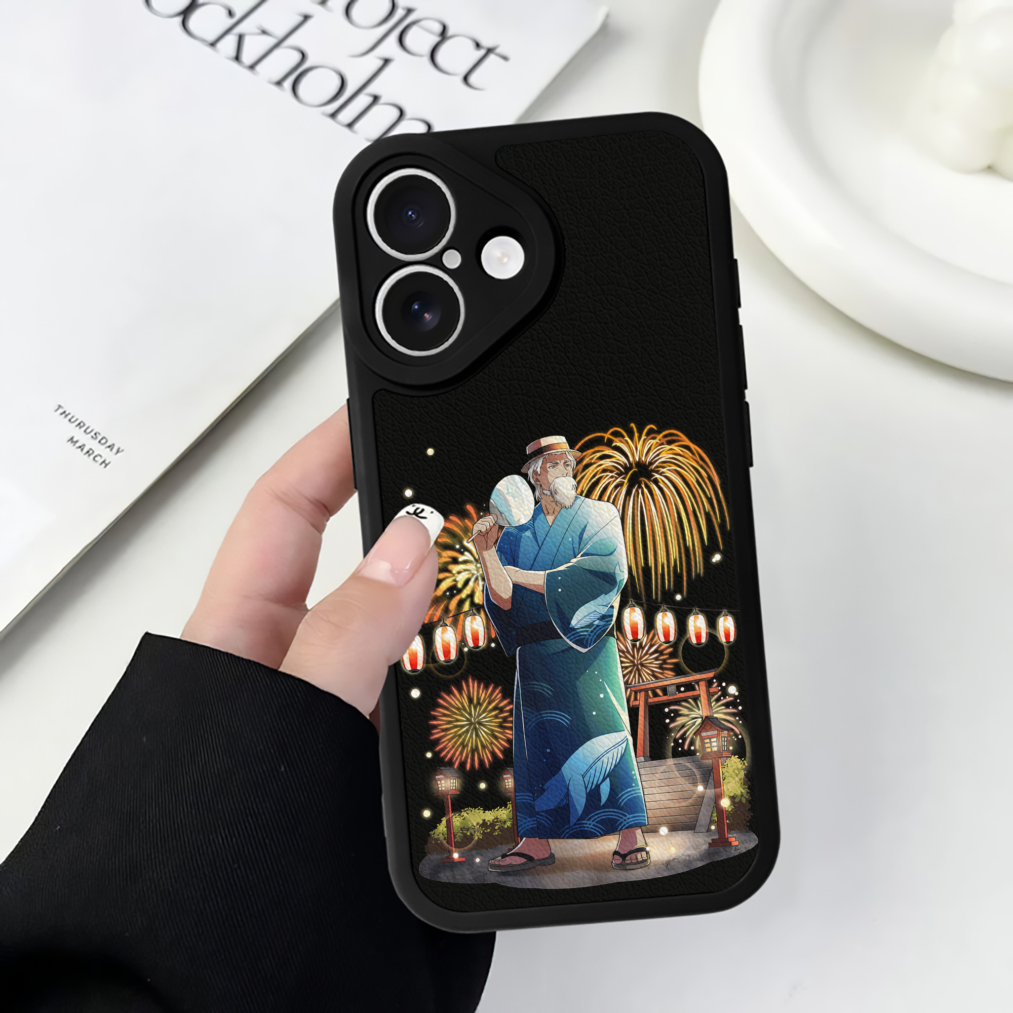 （画像用） 文豪ストレイドッグス Bungo Stray Dogs 【iPhone 16シリーズ対応】シリコンスマホケース（レザー調） 材質：シリコン